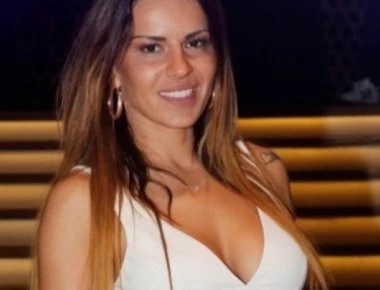 Κόλασε η Χριστίνα Κολέτσα τη Χαλκιδική με το λευκό της μπικίνι! (φωτό)